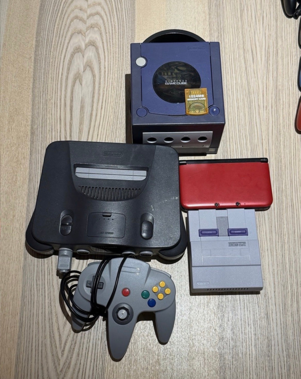 N64 GameCube Super Nintendo 3DS Bundle with 18 Games 8 Controllers